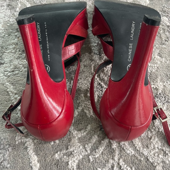 Chinese laundry red strappy platform sandal size 7.5 - Picture 2 of 6